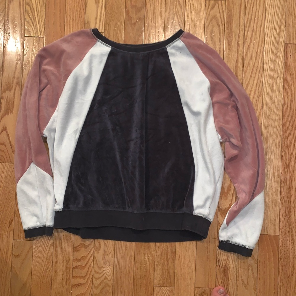 Color blocks crew neck